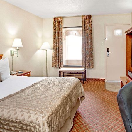 Ramada By Wyndham West Memphis Hotel Luaran gambar