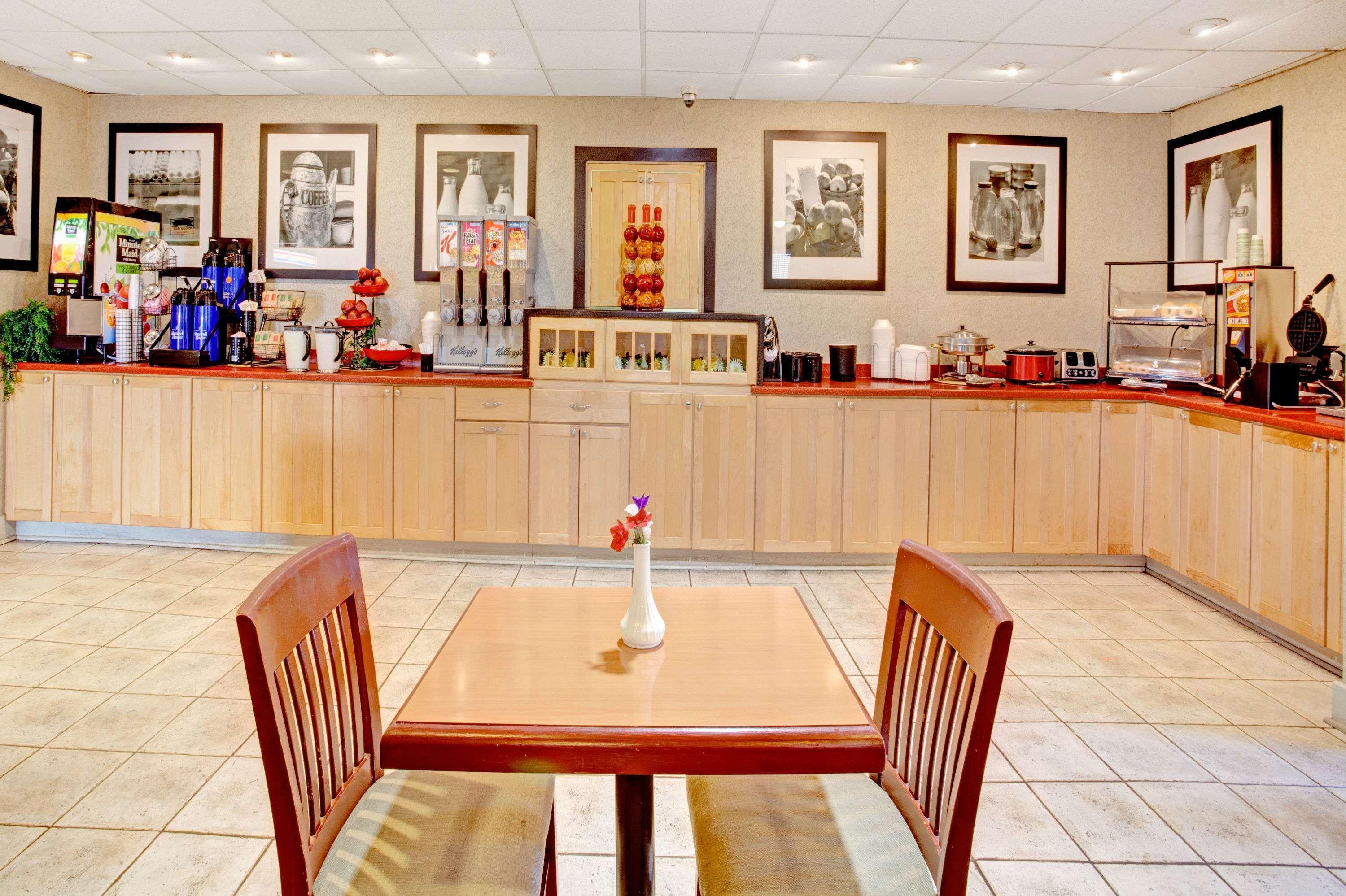 Ramada By Wyndham West Memphis Hotel Luaran gambar